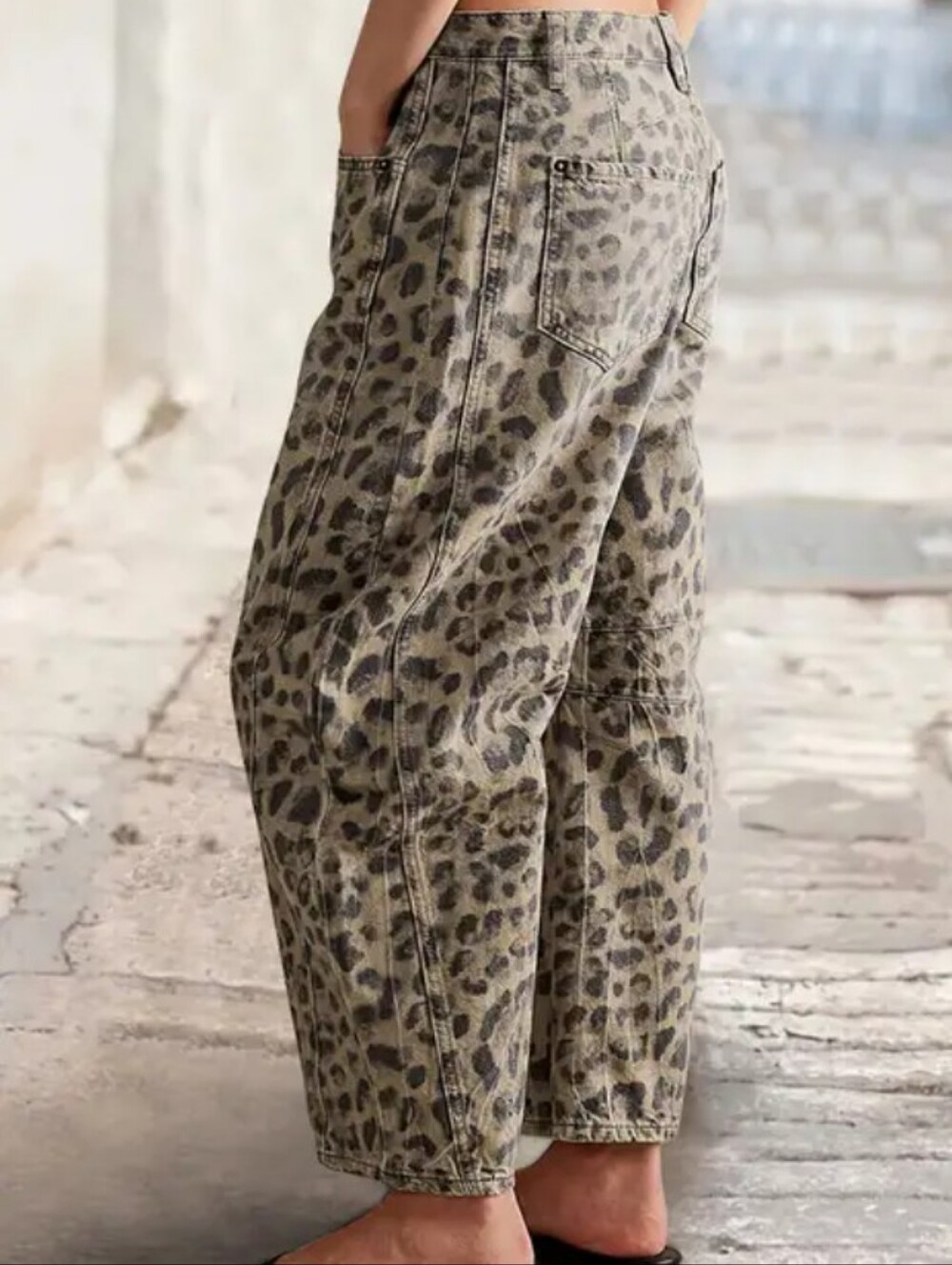 Flamingals Leopard Print Mid-rise Barrel Leg Cropped Pants NWOT Women's Medium - Picture 2 of 8